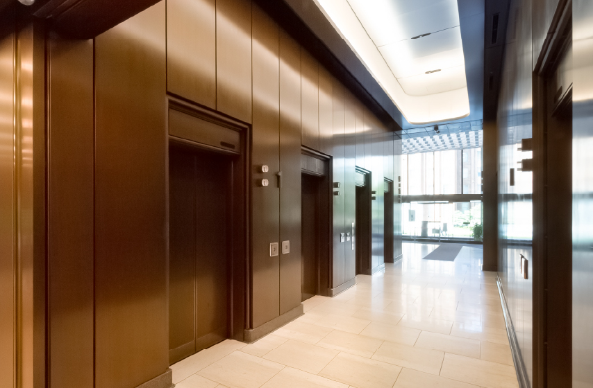 エレベーターホール壁(1980年):ブロンズ 硫化イブシ仕上