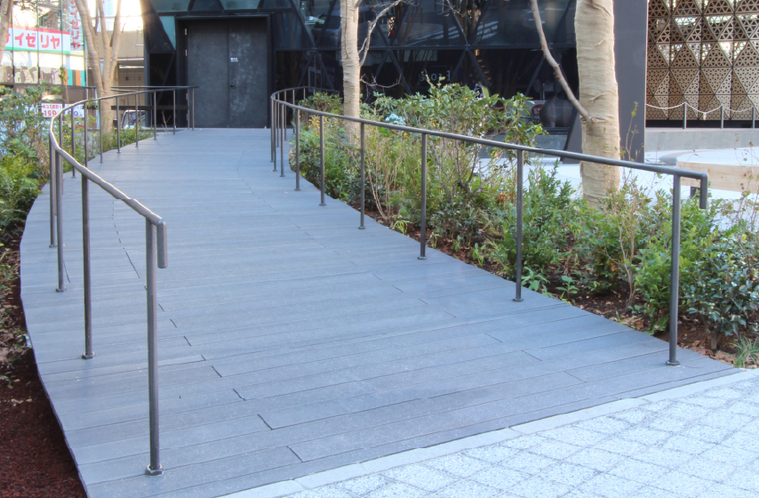 手摺:鋳鉄 塗装仕上