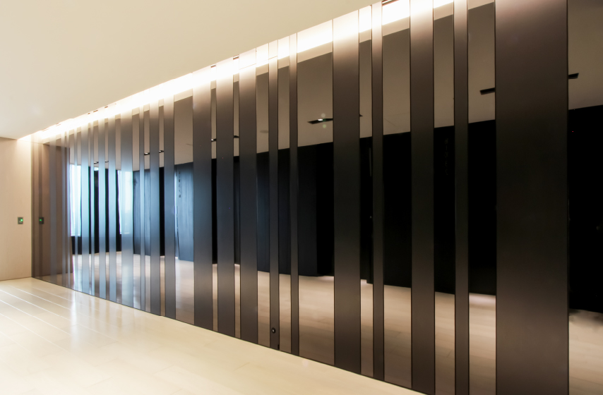 壁パネル：カラーステンレス（ブラック） ミラー仕上 バイブレーション仕上