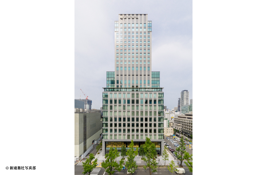 Pent roof: Aluminium, Painted finishCurtain wall: Hot extruded steel, Painted finish