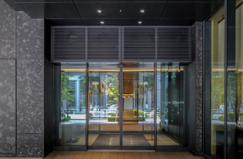 風除室：ステンレス STスーパーブラック バイブレーション仕上