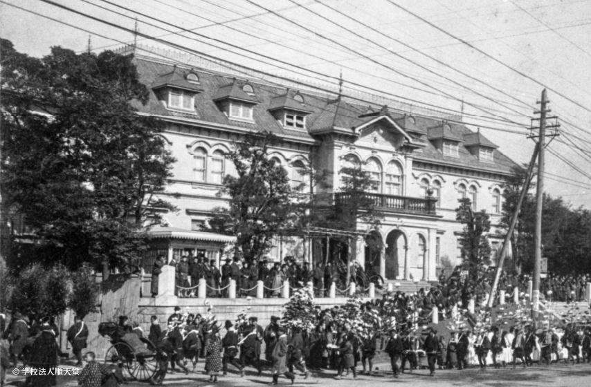 *1906年（順天堂醫院旧本館落成時）©学校法人順天堂