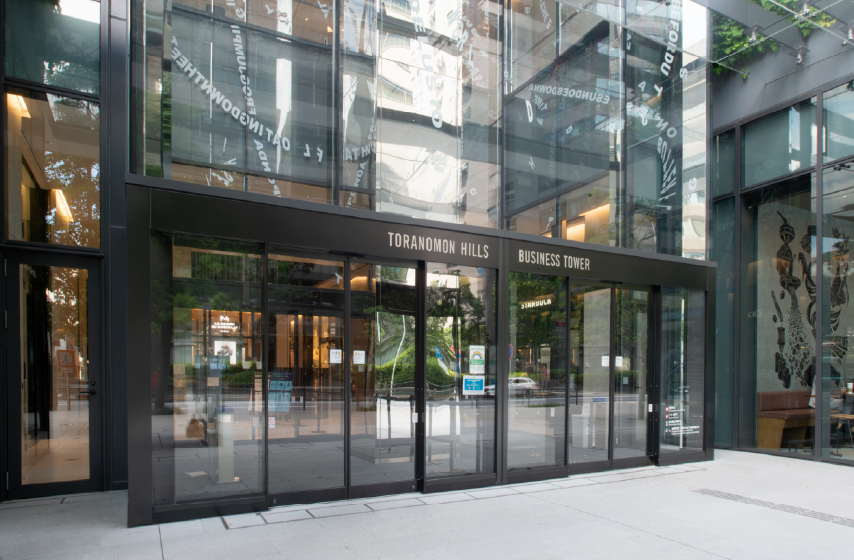 風除室 自動引分細框扉〈STスリム〉:ステンレス STスーパーブラック MTブラスト仕上