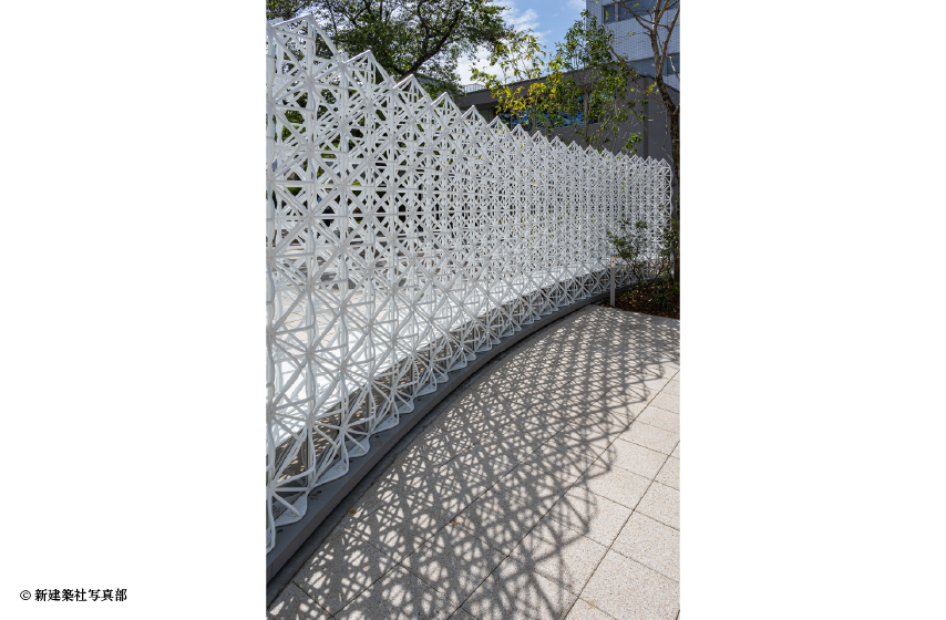 門扉（正門）：キャストアルミ 粉体塗装仕上