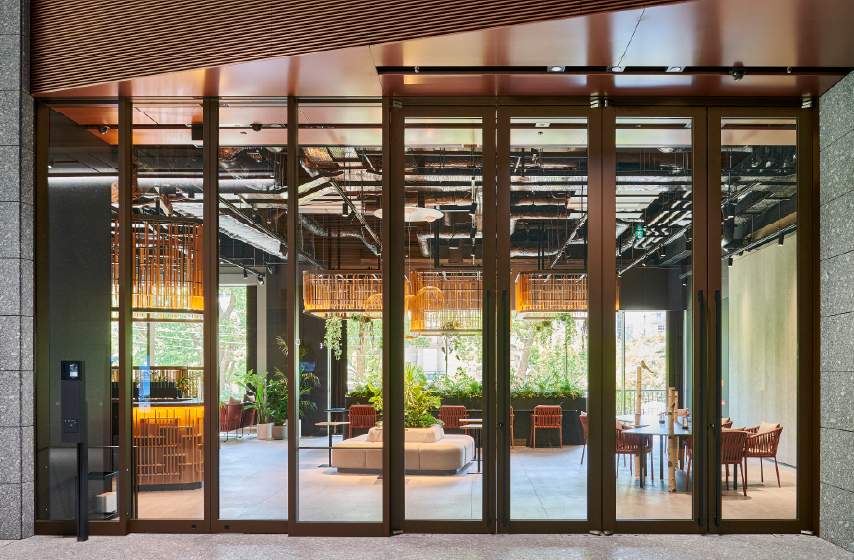 自動引分框扉・両開框扉:スチール 塗装仕上