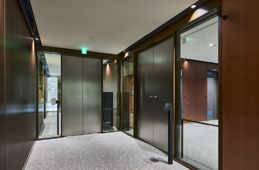 自動引分扉:ステンレス ヘアーライン仕上FIX枠:スチール 塗装仕上