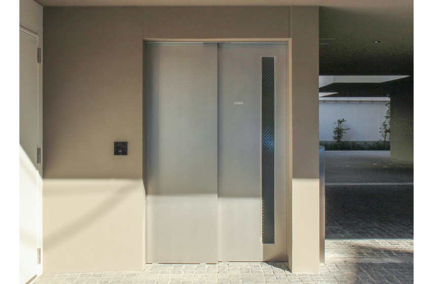 自動二重片引扉:ステンレス バイブレーション仕上