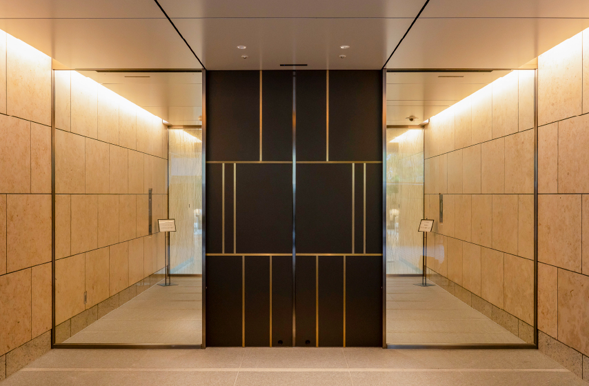 風除室 自動引分扉：カラーステンレス ヘアーライン仕上